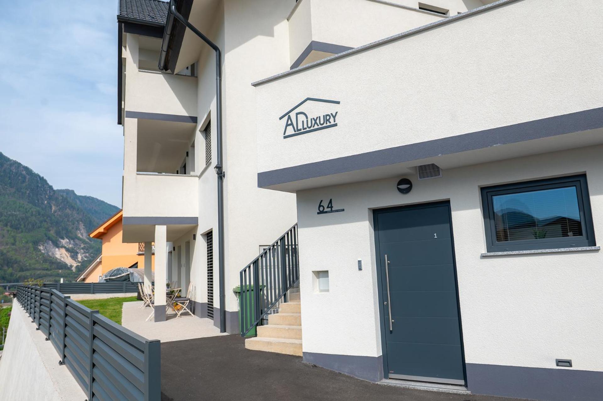 Apartments Luxury Ad Jesenice Exterior foto